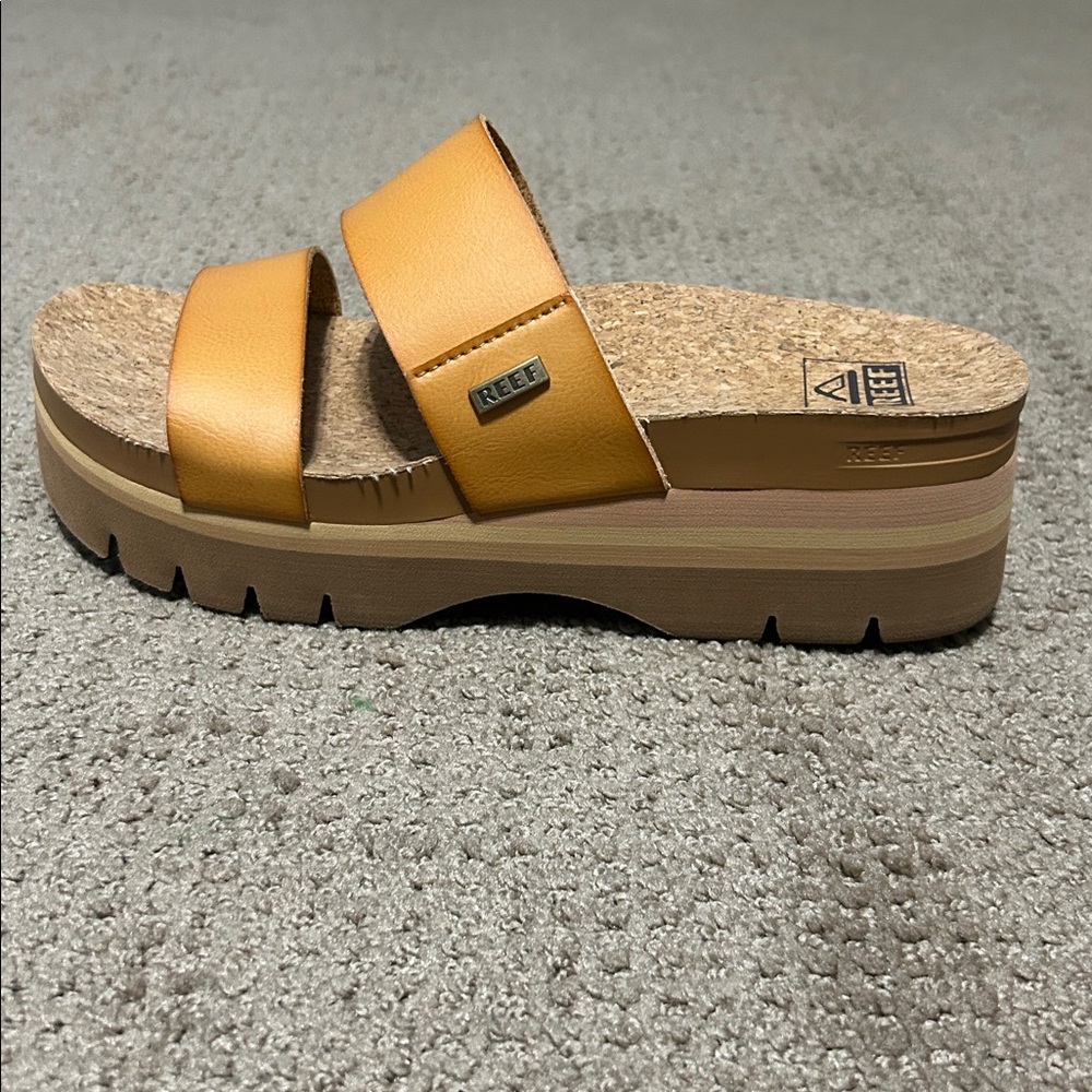 Reef
Women's Cushion Vista Higher Platform Slide Sandals size 8 - Picture 3 of 8